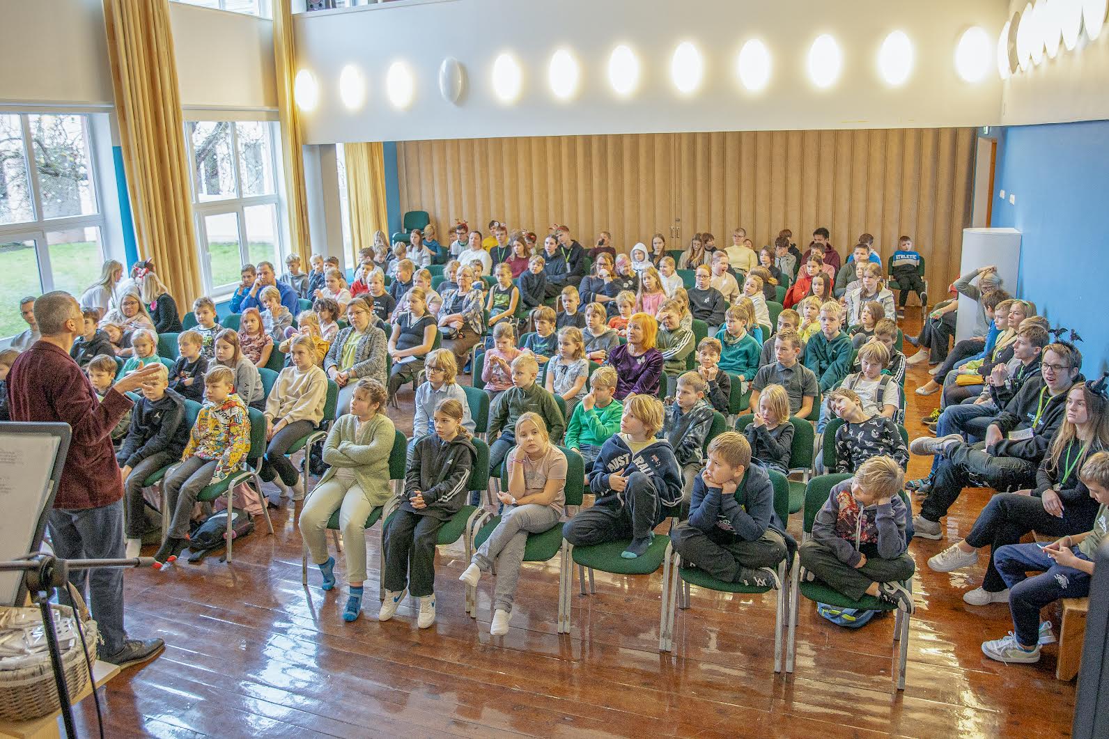 Lastekirjanik, raamatu „Paul hakkab inseneriks” autor ning keeleameti peadirektor Ilmar Tomusk. Fotod: Aighar Nagel